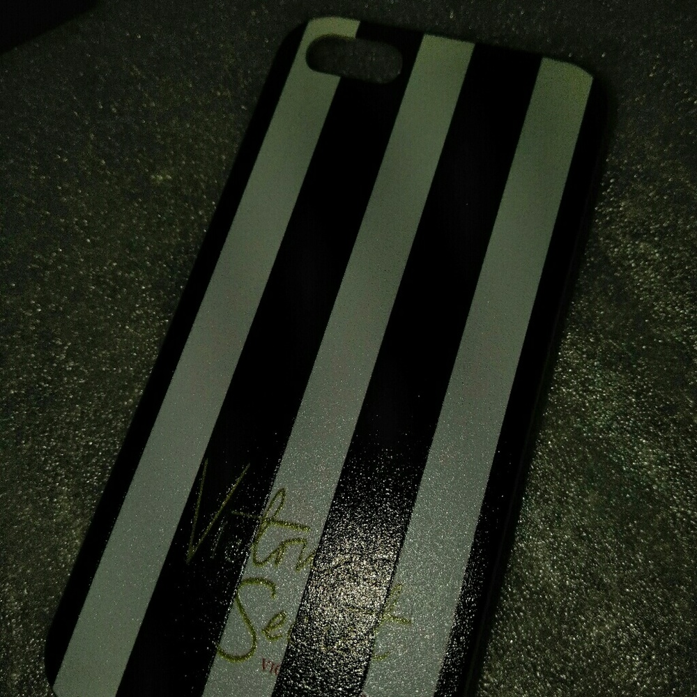 Brand New Black/White Iphone 5/5S Case